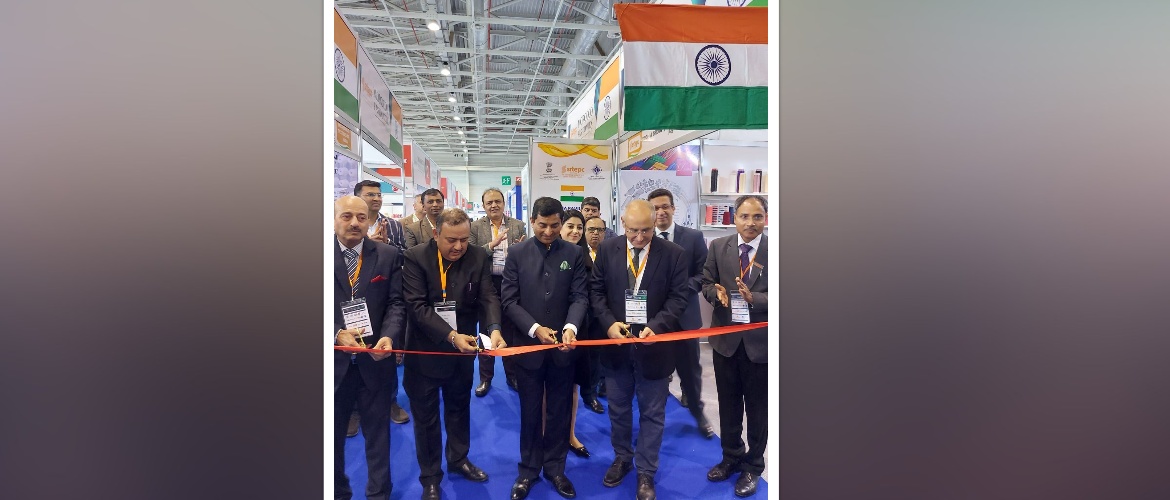  Ambassador H.E Mr.Rajesh Vaishnaw inaugurates the India pavilion at Morocco FashionTex 2022